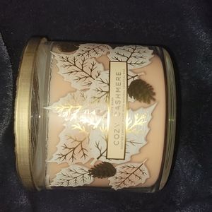Bath & Body Works Candle White Barn "Cozy Cashmere"